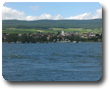 Blick vom Rhein aus auf Oestrich